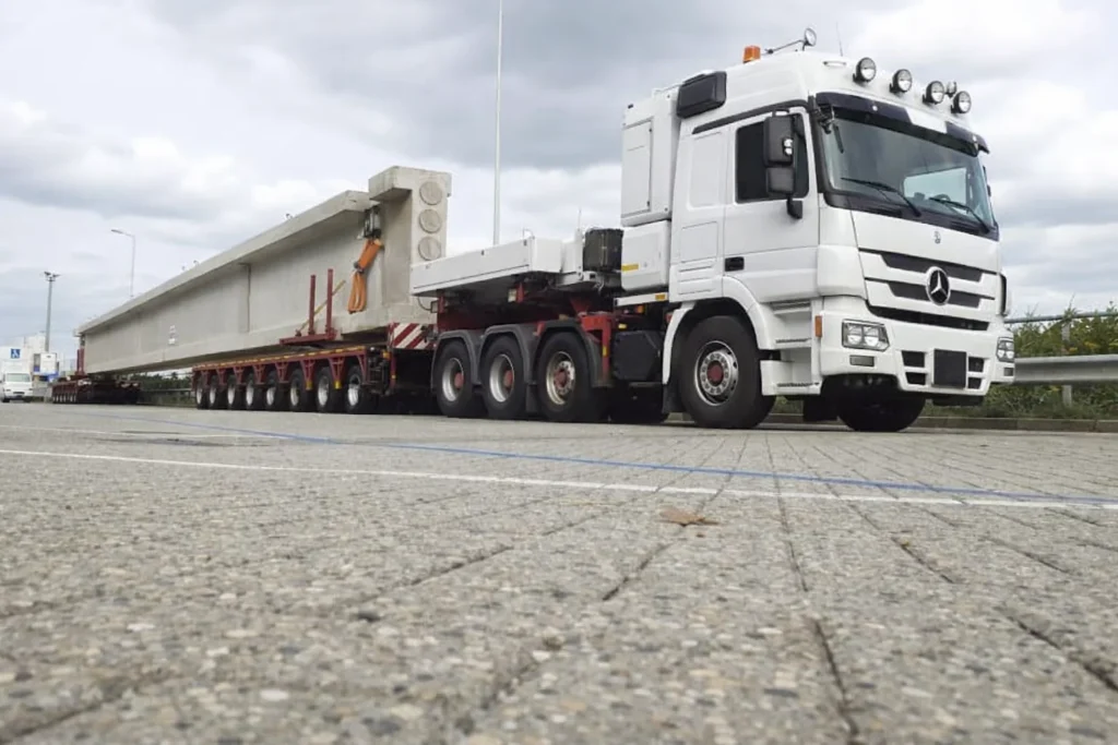Megatráiler Transvolando con carga voluminosa para envío internacional